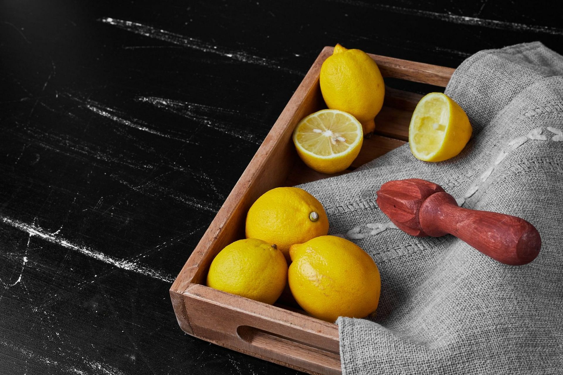 Does lemon for liver actually help? (Image via azerbaijan_stockers/Freepik)